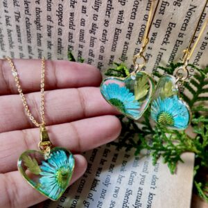 Heartfelt Aster Resin Jewelry Set | Handmade | Heart-Shaped | Turquoise Aster Dried Flowers
