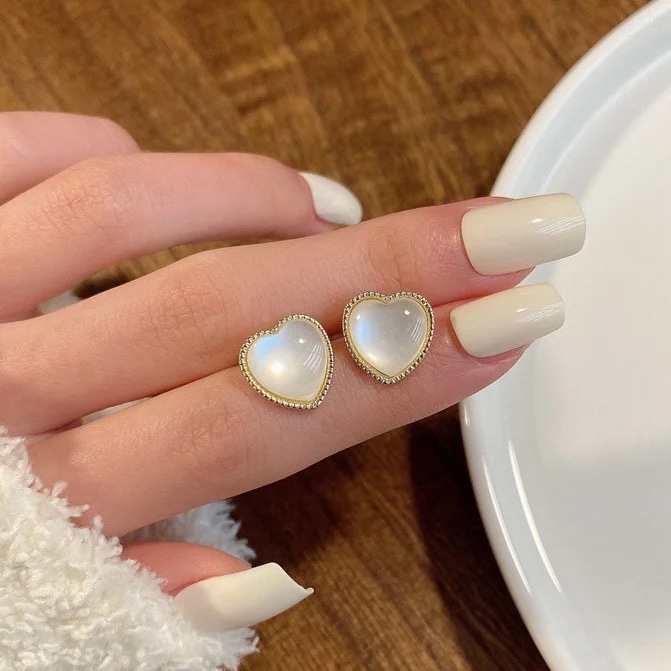 Korean White Heart Monalisa Stones Studs | Aesthetic Viral Jewellery - Image 2